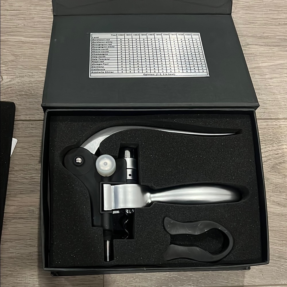 LEED’S - Silver Wine Opener Set